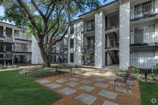 Building Photo - Villas on Rosemeade East Rental