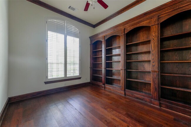 Building Photo - 25411 Springwood Lake Dr