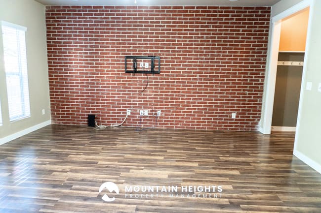 Photo - 858 Cecina Ct