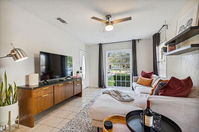 Photo - 2435 W 10th St