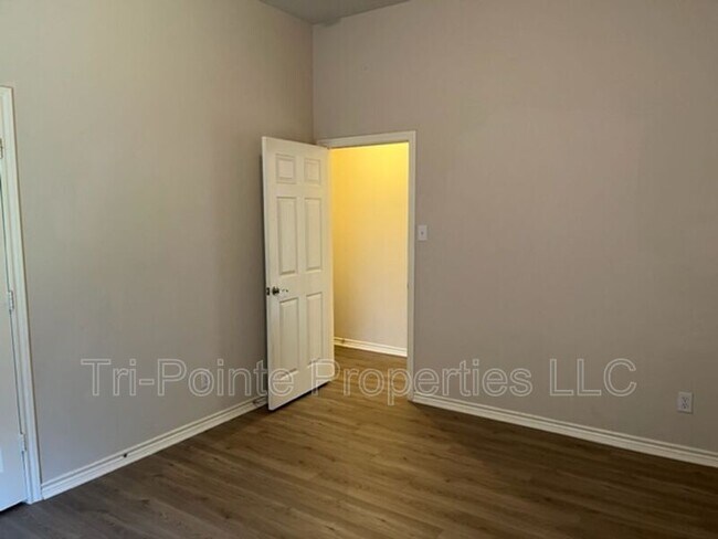 Photo - 2110 Hollow Way