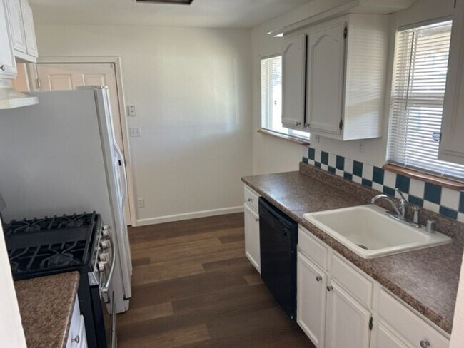 Photo - House: 3 Bedroom / 1 Bathroom - North Highlands