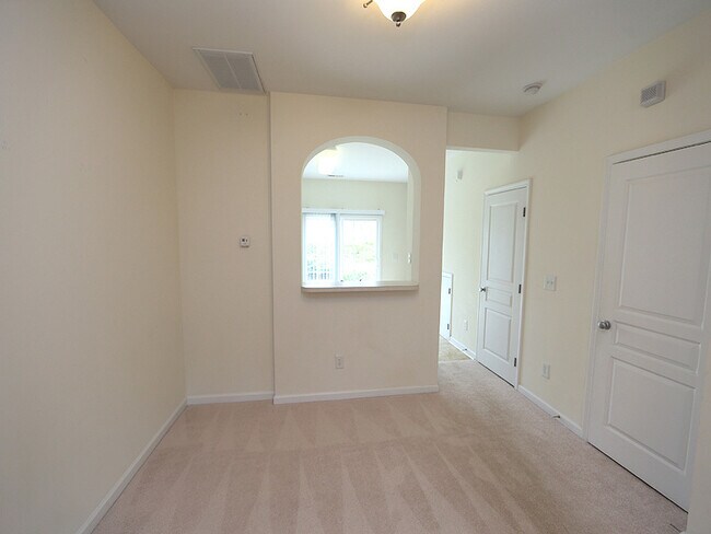 Photo - Convenient Morrisville Location Casa Adosada