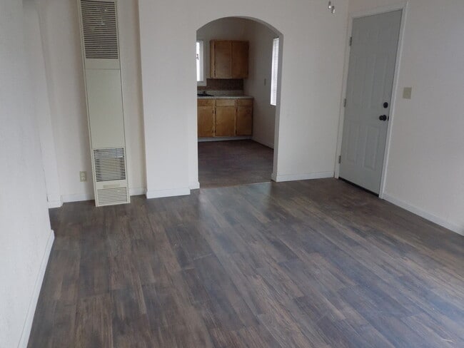 Photo - 1865 Hope St