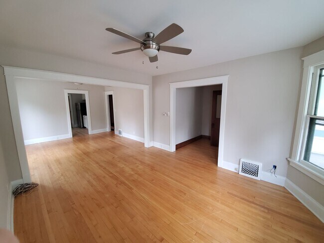 Building Photo - Updated 2 Bedroom + Den House in Downtown Madison! Unit 1242 Drake Street