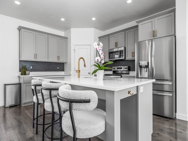 Photo - 439 S Meadow Garden Rd