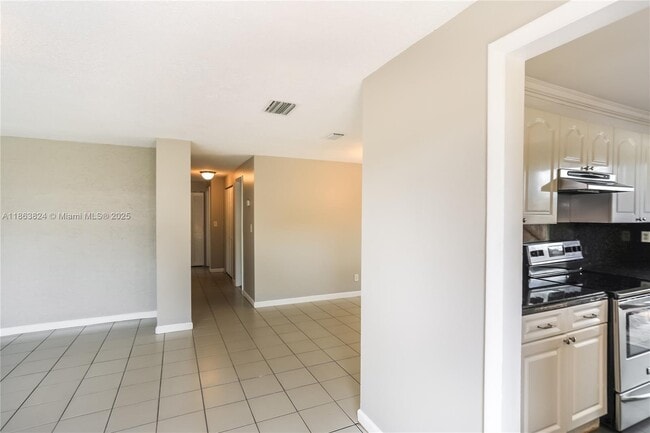 Photo - 317 NW 49th St