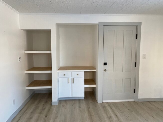 Área de almacenamiento/medios de comunicación - 454 Kenwood Ave Unidad 1ST FLOOR-#1