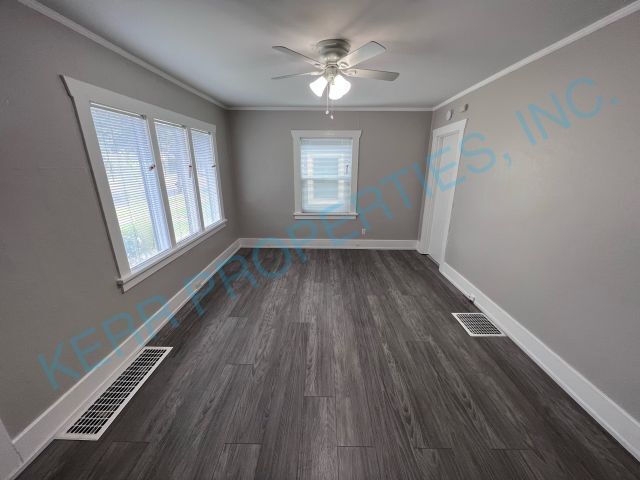Charming 2-Bed Home in Portland's Heart with Cozy 768 Sq Ft Layout!