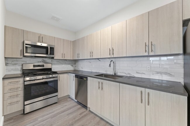 Photo - 49s Day St. - 603