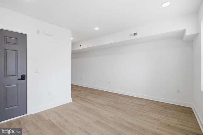 Building Photo - 2216 N Franklin St Unit 2