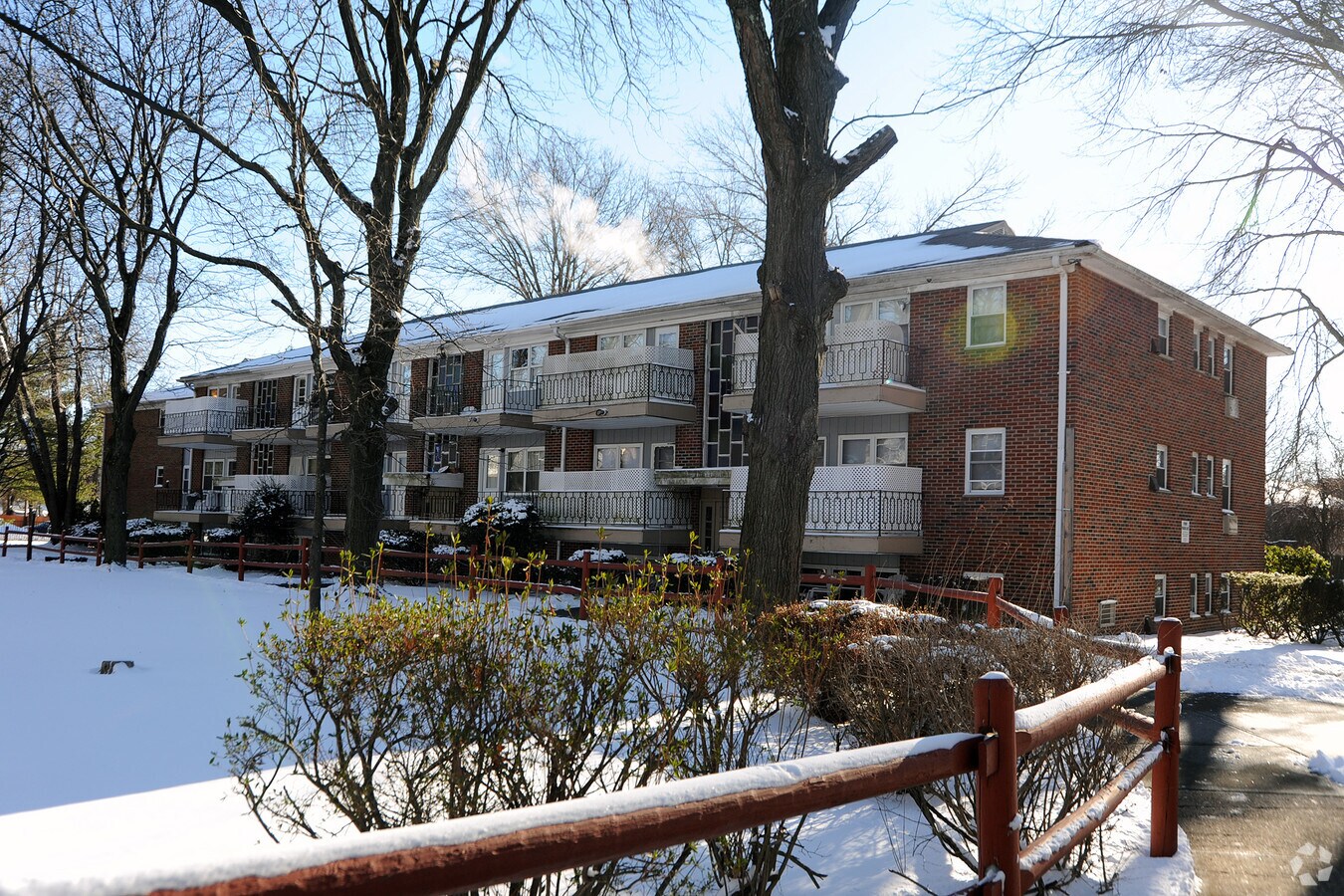 Royal Garden Apartments - Royal Garden Apartments