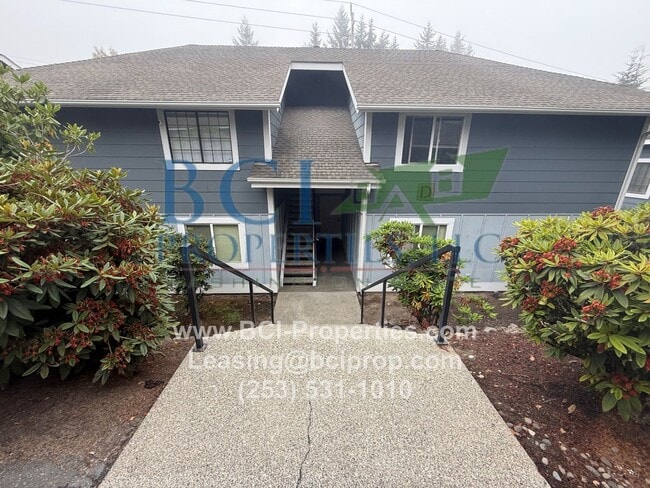 Building Photo - Beautiful 2 bedroom condo near JBLM/ Point...
