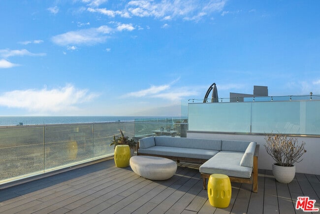 Photo - 1347 Palisades Beach Rd