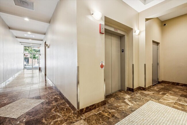 Photo - 3920 N Sheridan Rd Unit 410