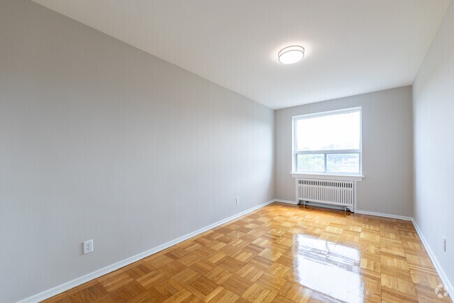 2BR, 1BA - Bedroom - Princeton Apartments