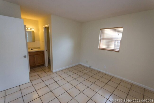 Photo - 640 Barber Ave