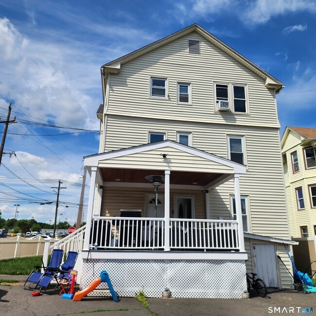 Building Photo - 664 W Main St Unit #2