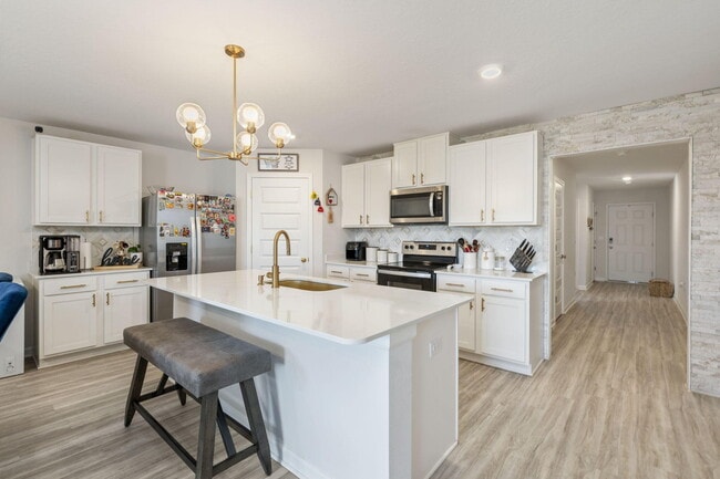 Photo - 4735 Airmen Dr