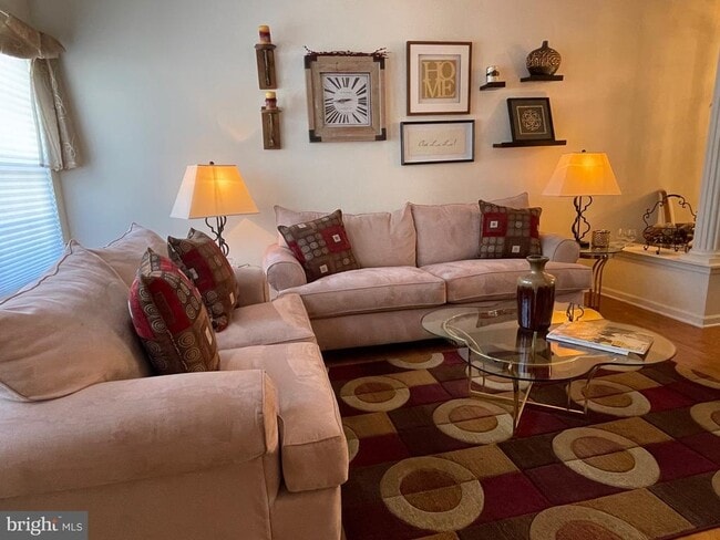 Photo - 404 Fairview Way