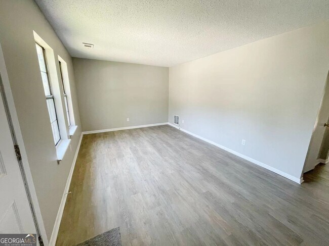 Photo - 4030 Laurie Jo Dr SW