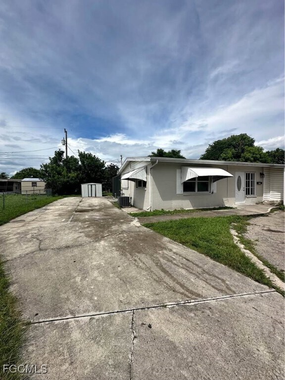 Photo - 305 Bougainvillea Rd W