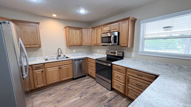 Photo - 1808 W 3rd St