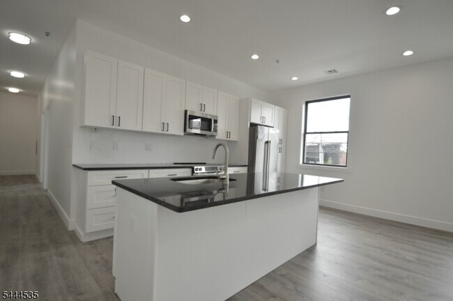 340 Millburn Ave Unidad 2A