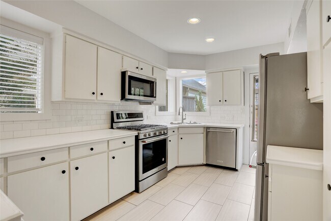 Photo - 2412 Nottingham St