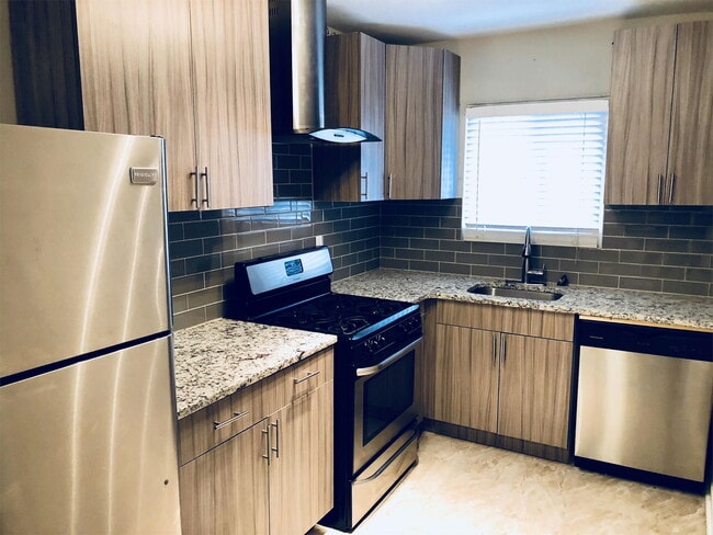 Building Photo - 773 Greenwood Ave NE Unit 4 Rental