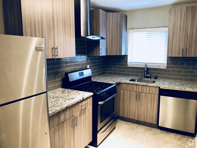 Building Photo - 773 Greenwood Ave NE Unit 4 Rental