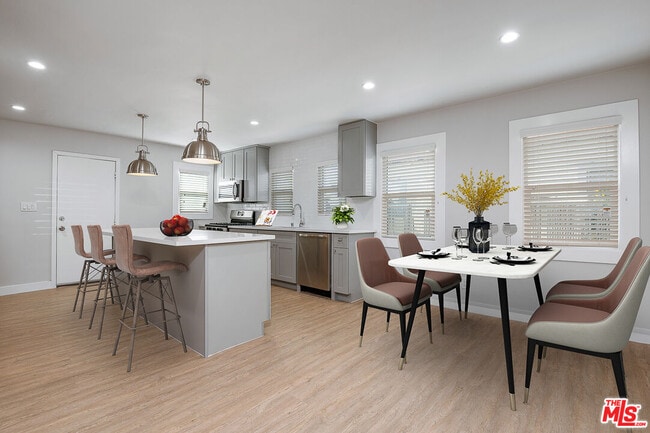 Building Photo - 2920 Alsace Ave