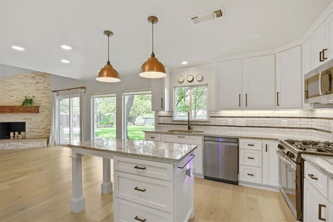 Photo - 1602 Thornridge Rd