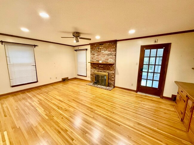 Photo - 1881 Akerswood Cove