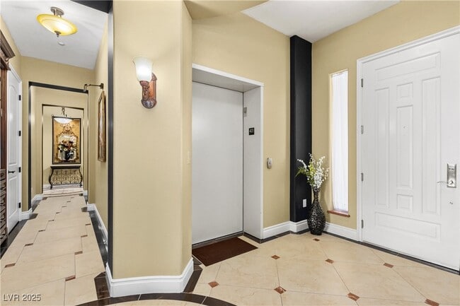 Photo - 9145 Tesoras Dr Unidad 401