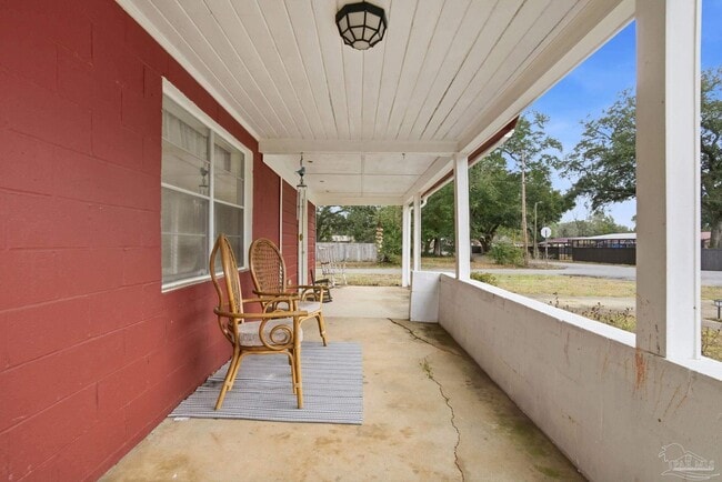 Photo - 3750 Martin St