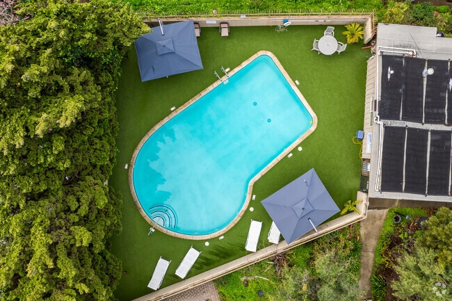 Pool - Quarryridge Apartments