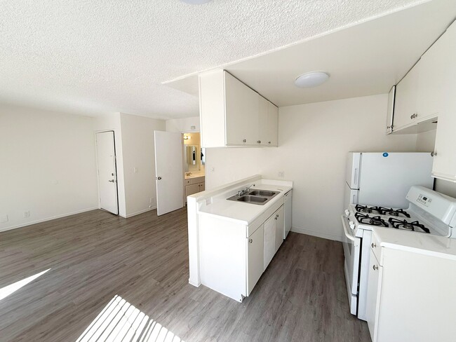 Photo - 4688 Huntington Dr S Unit 116