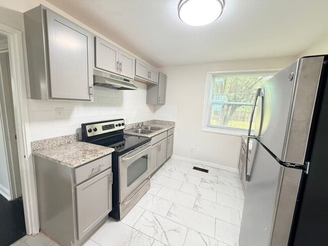 Photo - 2013 Center Way S