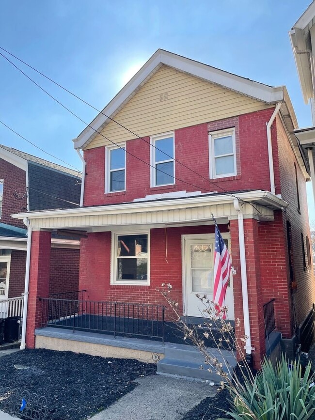 Building Photo - Newly Remodeled 3 Bedroom, 1.5 Bathroom in Brentwood- Basement Bar and Central Air!!
