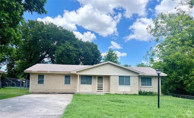 Building Photo - 107 W Mockingbird Ln Rental