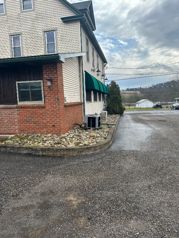 Photo - 587 Valley Rd