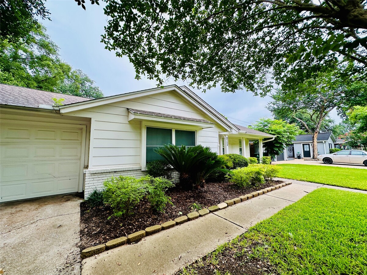 Photo - 9758 Cedardale Dr