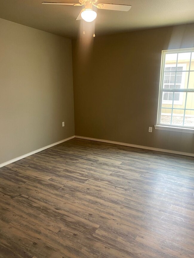 Photo - 3 bed 2 bath 1 Car Garage