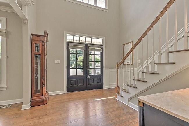 Photo - Spacious 5-Bedroom, 5-Bath Home for Rent in Shadowwood