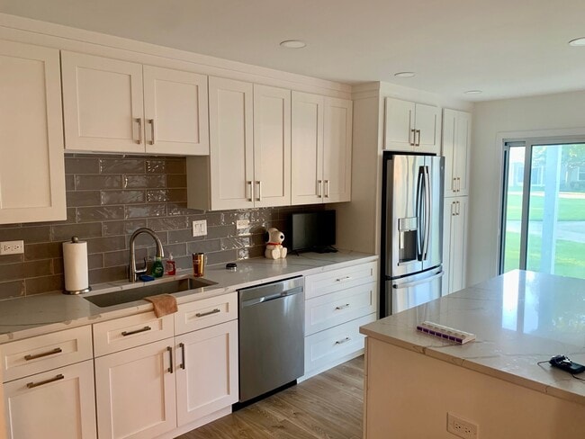 Photo - 1229 Ballantrae Pl