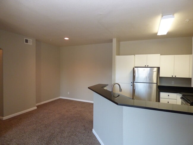 Photo - SOUTHPARK, BEAUTIFUL UPDATES, NEW BLACK GRANITE COUNTERS, NEW CARPET, STAINLESS APPLIANCES, GARAGE! Unit 725