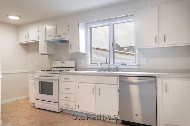 Building Photo - Evans St (31-33 Evans St, Watertown) Unit 31 Evans St Rental