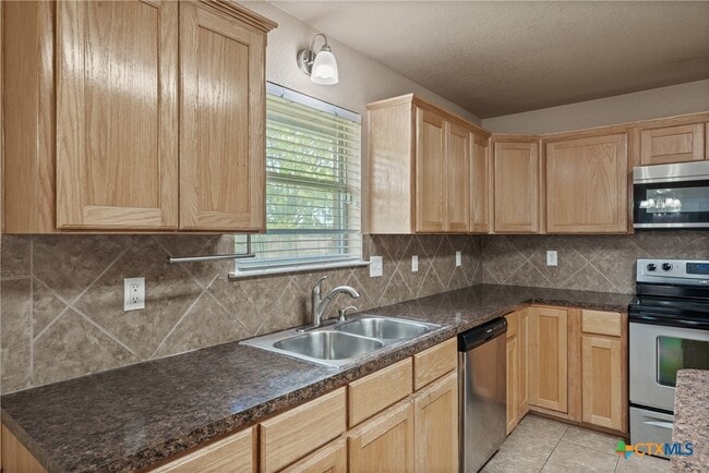Building Photo - 5901 Hercules Ave Rental