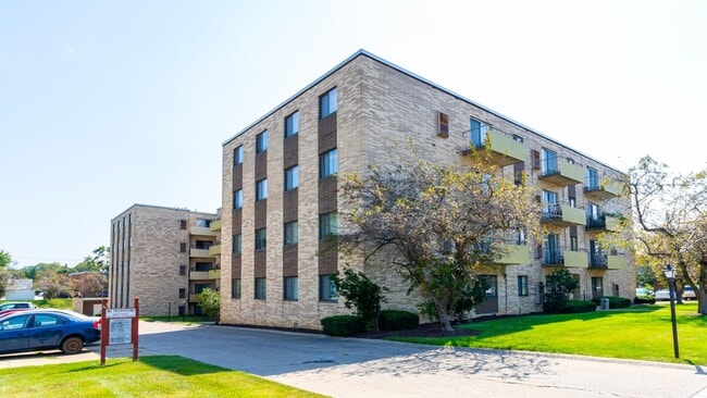 Photo - Valley Plaza Apartments